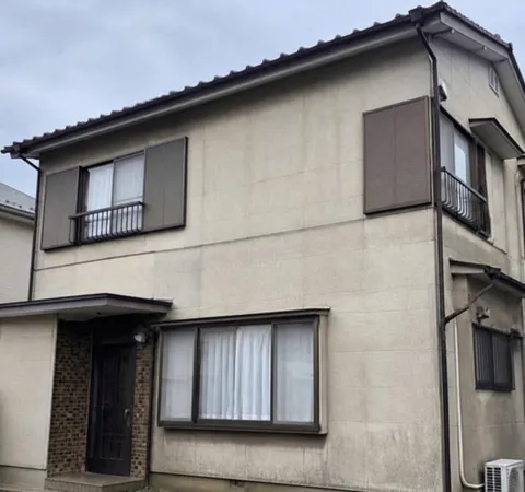 塗り替えを検討している戸建ての外壁（前）